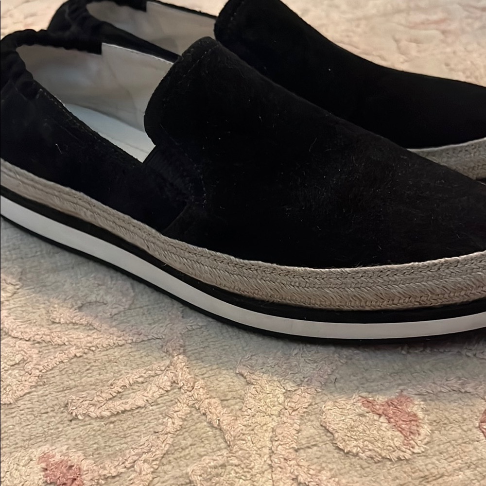 Prada Black Loafers Sleek Slip-On Design - Picture 6 of 6